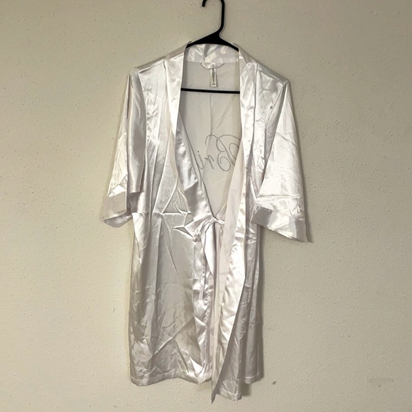 Brides Robe - Picture 3 of 3